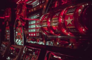ΕΕΕΠ: Μηνύσεις σε 18 influencers και αυστηρότερο πλαίσιο κατά του παράνομου διαδικτυακού τζόγου