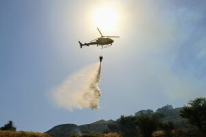 Φωτιά στη Ναύπακτο: Ισχυρές πυροσβεστικές δυνάμεις στη μάχη της κατάσβεσης