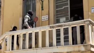 Στην Σταυρούλα ανήκουν οι κηλίδες αίματος στην τηλεόραση και το πάτωμα του σπιτιού – Στον εισαγγελέα ο 43χρονος ενοικιαστής