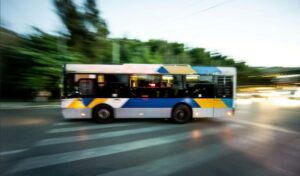 Τρόμος σε λεωφορείο: Επιβάτης έβγαλε όπλο επειδή δεν σταμάτησε στη στάση που ήθελε