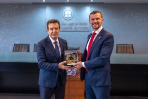 Ελλάδα – ΗΠΑ ενώνουν δυνάμεις: Υπογράφηκε συμφωνία για κοινό «χτύπημα» στο οργανωμένο έγκλημα και την τρομοκρατία