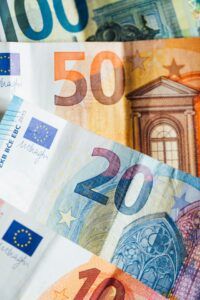 Πάνω από 4,2 εκατ. φορολογούμενοι χρωστούν στην εφορία 114,57 δισ. ευρώ – Τα ληξιπρόθεσμα αυξήθηκαν κατά 3,77 δισ. ευρώ σε έναν χρόνο