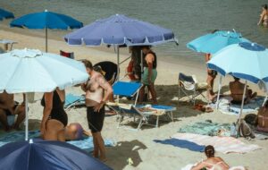 Καύσωνας «κόλαση» με 43°C – Οι οδηγίες του Υπουργείου Υγείας για προστασία από τη θερμική εξάντληση και τη θερμοπληξία