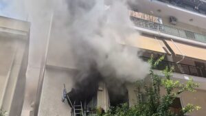 Τραγωδία στα Πατήσια: Νεκρή ηλικιωμένη από φωτιά σε διαμέρισμα – Σε κρίσιμη κατάσταση ο σύζυγός της