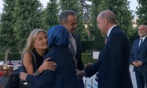 Yποδέχθηκε τον Μητσοτάκη στο Λευκό Παλάτι ο Ερντογάν
