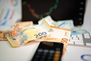 Απάτη-μαμούθ 46,9 εκατ. ευρώ με ΦΠΑ: Η Ευρωπαϊκή Εισαγγελία χτύπησε κύκλωμα με εταιρείες-φαντάσματα – Ρεκόρ κατάσχεσης κρυπτονομισμάτων στην Ελλάδα