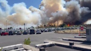 Τραγωδία στη Γαλλία: Δύο πυροσβέστες νεκροί σε φωτιά κοντά στο αεροδρόμιο του Μπορντό