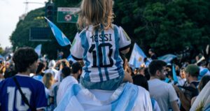 Ένα βήμα από το τρόπαιο, απέναντι στην ιστορία: Η Αργεντινή ψάχνει το τέλος μιας παράξενης παράδοσης