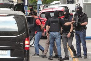 Marfin: Για ανθρωποκτονία από πρόθεση κατά συρροή κατηγορούνται οι δυο συλληφθέντες