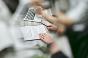 Ληξιπρόθεσμες οφειλές: Ρύθμιση 72 δόσεων για χρέη στο Δημόσιο (Ποιοί οφελούνται, παραδείγματα)