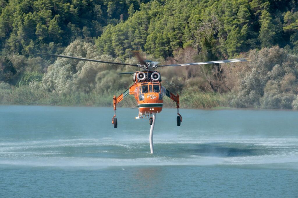 Καλύτερη η εικόνα από τις φωτιές σε Θήβα, Μάνδρα και Κέρκυρα – Μεγάλη κινητοποίηση της Πυροσβεστικής
