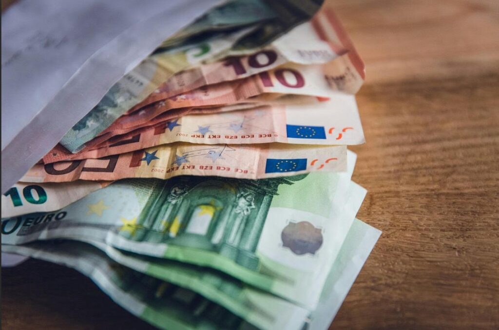 Ξεπέρασαν τα 52,425 δισ. ευρώ τα χρέη των μη μισθωτών στον e-ΕΦΚΑ