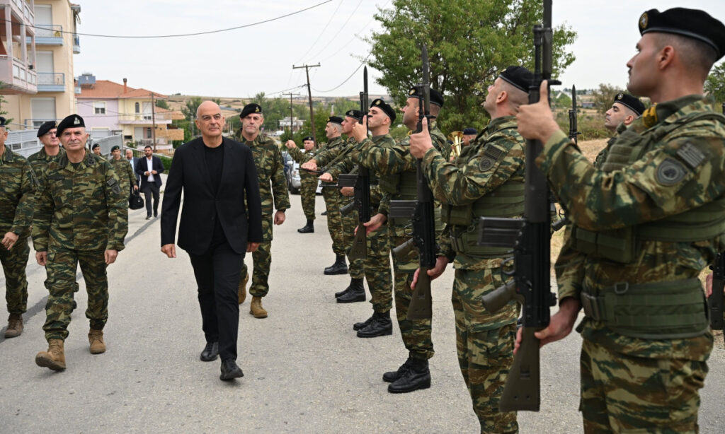 Έβρος: Επίβλεψη των νέων στρατιωτικών οικημάτων σε Διδυμότειχο και Ορεστιάδα από τον Δένδια