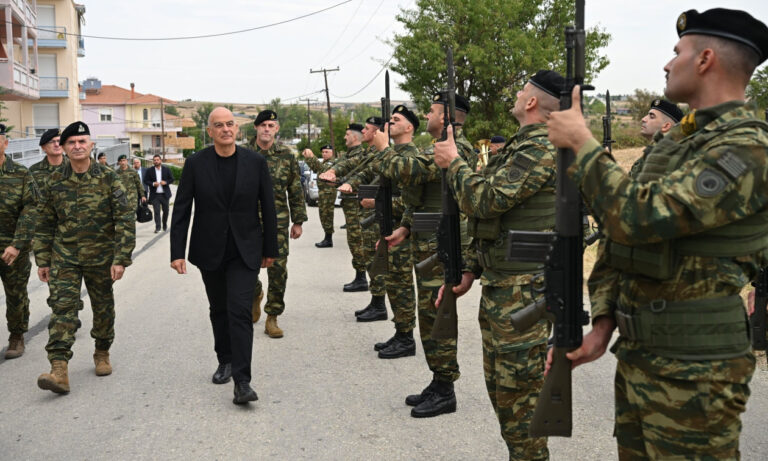Έβρος: Επίβλεψη των νέων στρατιωτικών οικημάτων σε Διδυμότειχο και Ορεστιάδα από τον Δένδια