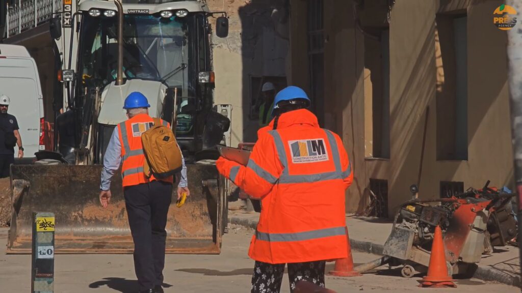 Πλάκα: Σε πλήρη εξέλιξη οι έρευνες κλιμακίων μηχανικών στη Λυσικράτους – Στο «μικροσκόπιο» τα γειτονικά κτίρια