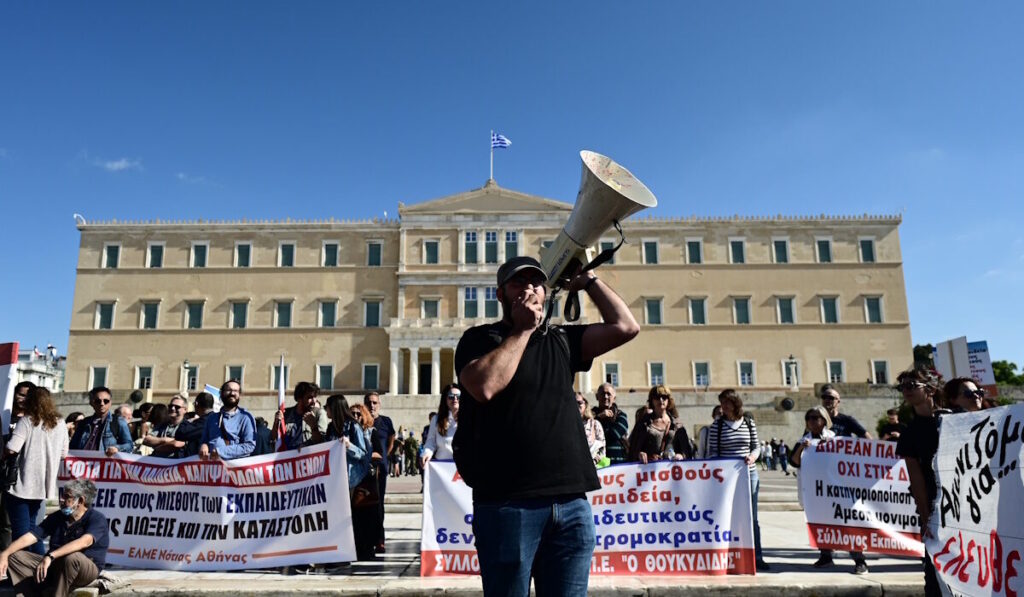 Σε απεργικό κλοιό η χώρα: Στους δρόμους εκπαιδευτικοί, μαθητές, φοιτητές, γιατροί και δημόσιοι υπάλληλοι