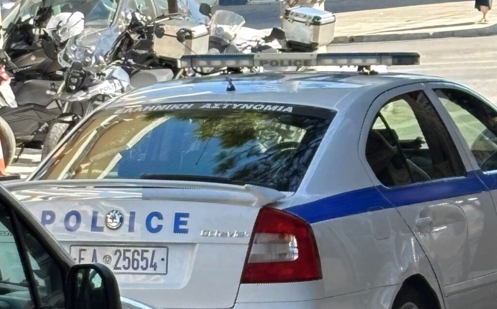 Παρίσταναν τους γιατρούς και τους αστυνομικούς και άρπαξαν πάνω από 140.000 ευρώ από ηλικιωμένους